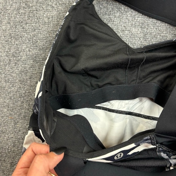 LULULEMON Women’s Push Ur Limits Tank Workout Top Brisk Bloom Black/White size 6 - Picture 6 of 8